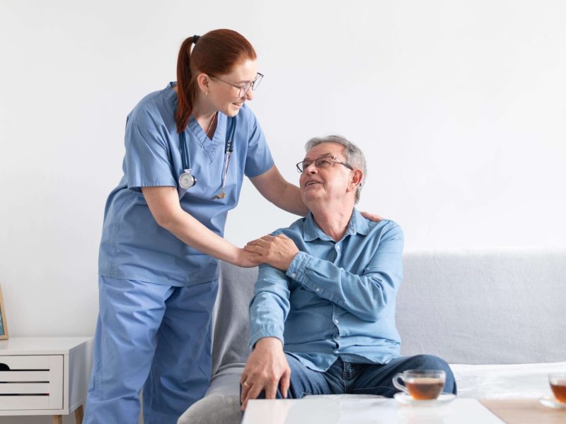 medium-shot-smiley-man-nurse (1)